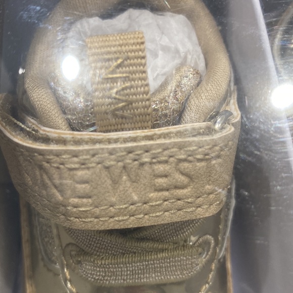 NWT.  Nine West, size 2, baby shoes. - Picture 9 of 10